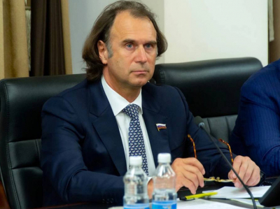 Минус устрицы, плюс молоко в бидонах: что должно быть в базовой продуктовой корзине россиян